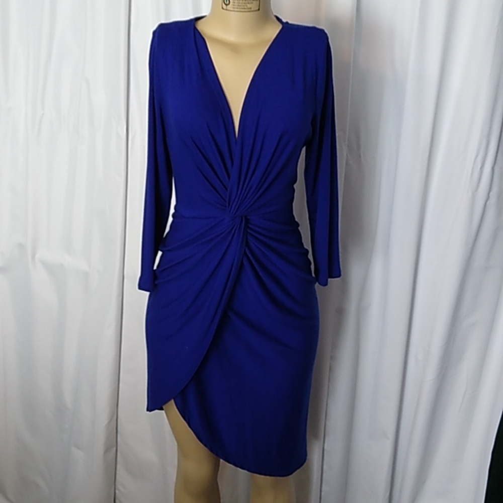 Tinley Road deep v-neck twist-front dress - size M